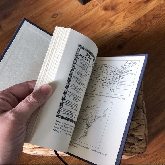 Dear America: The Winter of Red Snow: The Revolutionary War Diary of Abigail J. - Picture 3 of 7